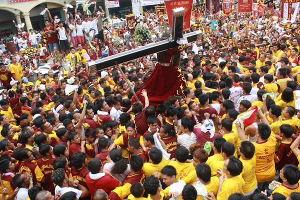The Augustinian Recollects revive “the meeting” between Our Lady of Mount Carmel and the Black Nazarene of Quiapo