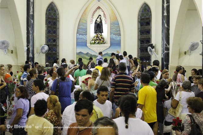 Multitud de personas celebran a Santa Rita en iglesias y conventos agustinos recoletos