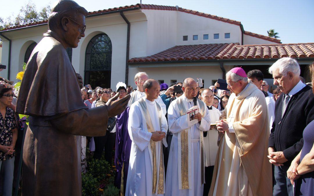Inauguración en Oxnard de una estatua del venerable Alfonso Gallegos