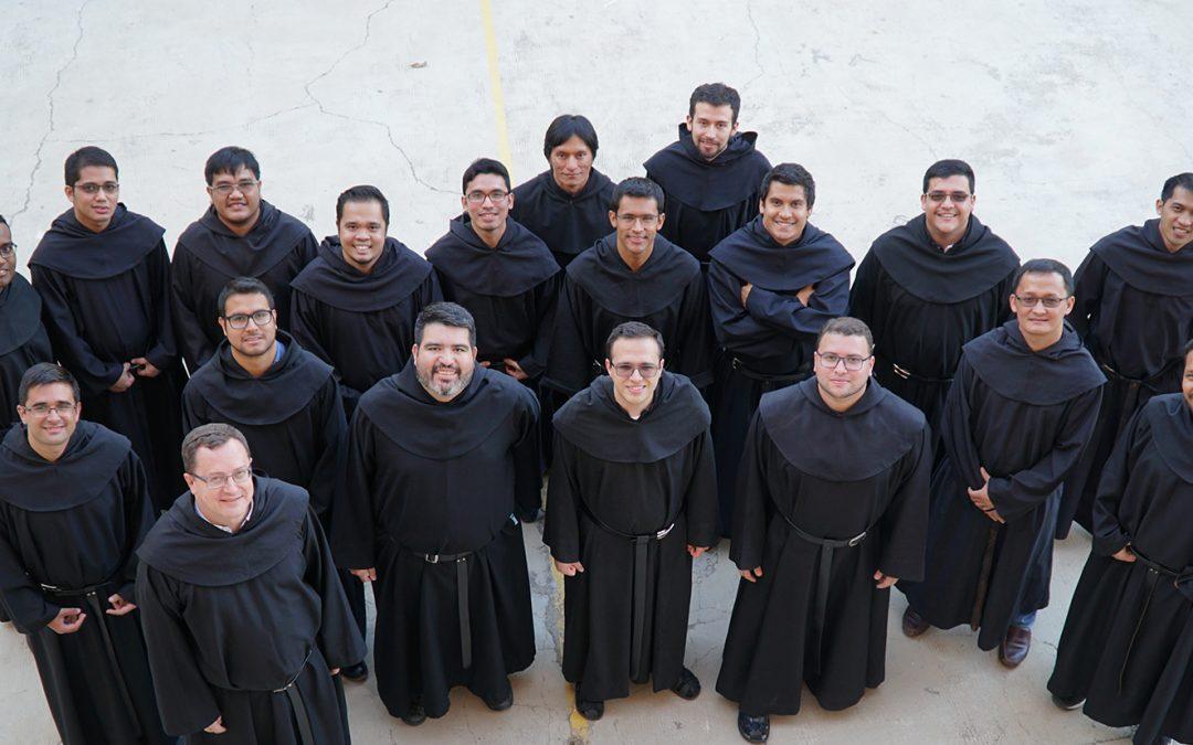 Jóvenes y agustinos recoletos: 16 testimonios de entrega a Cristo