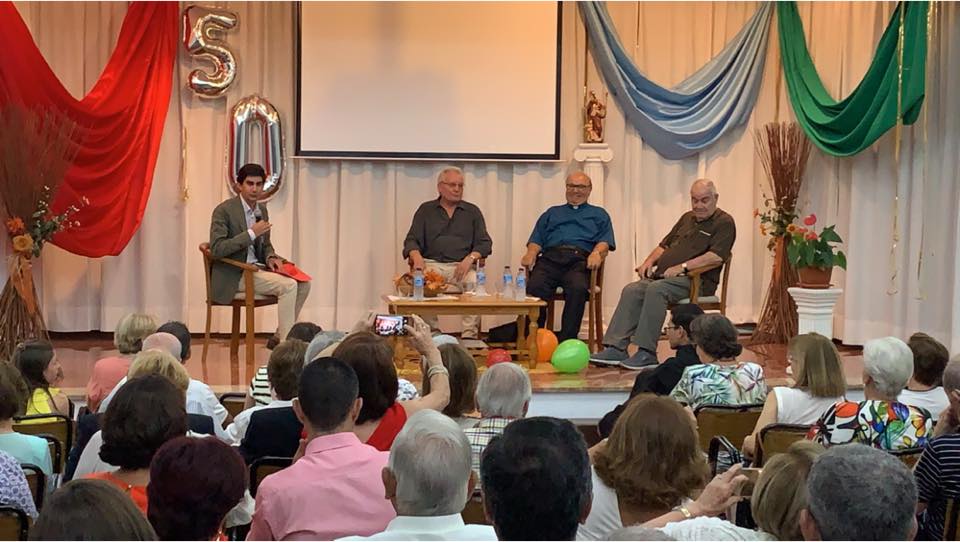 Sacerdotes sencillos y santos