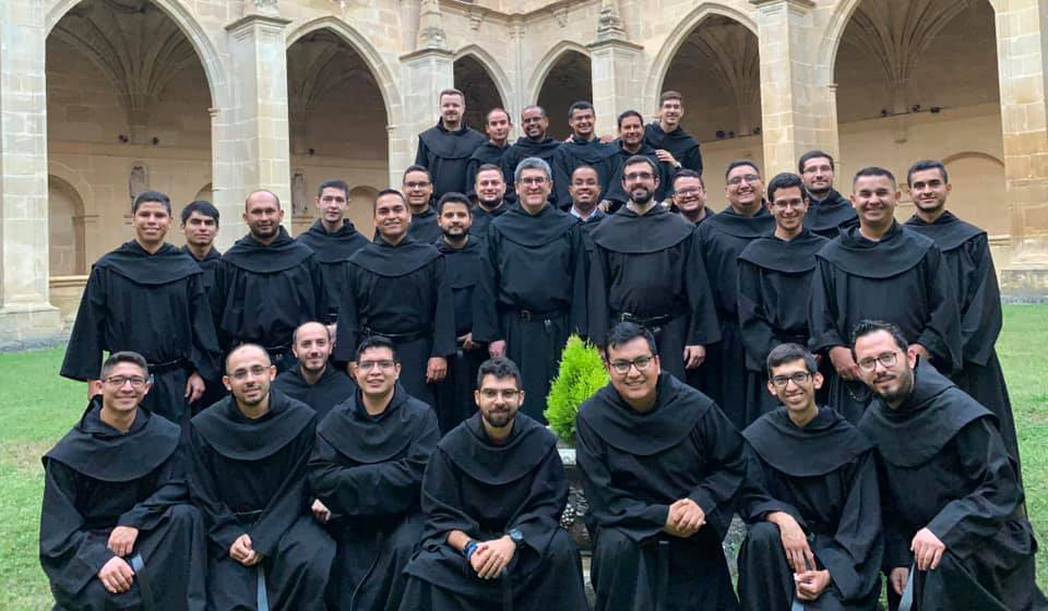 Veintinueve profesos continúan su formación en el Monasterio de San Millán de la Cogolla