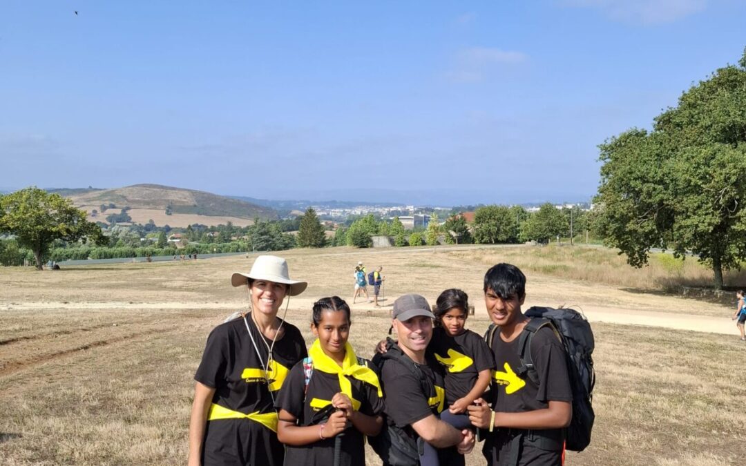 De Granada a Santiago: uma família que caminha com gratidão e esperança