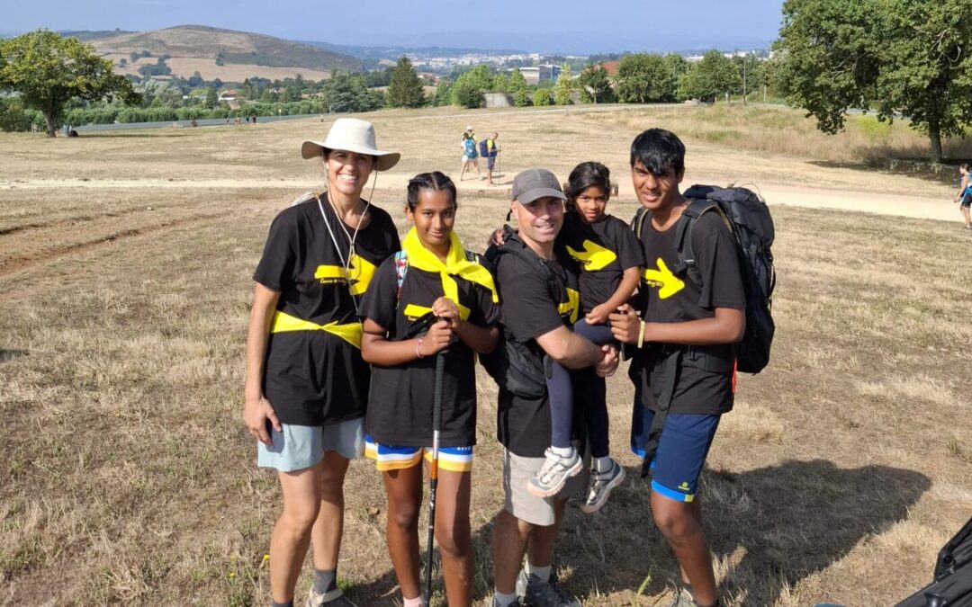 De Granada a Santiago: una familia que camina con gratitud y esperanza
